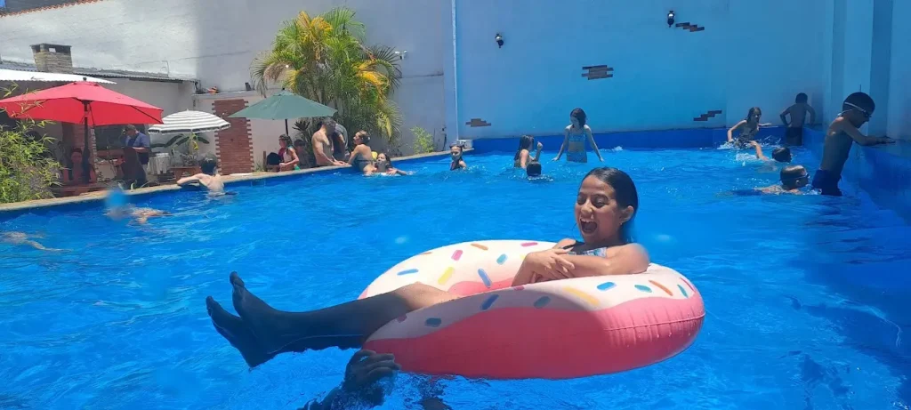 piscina - actividades - personas